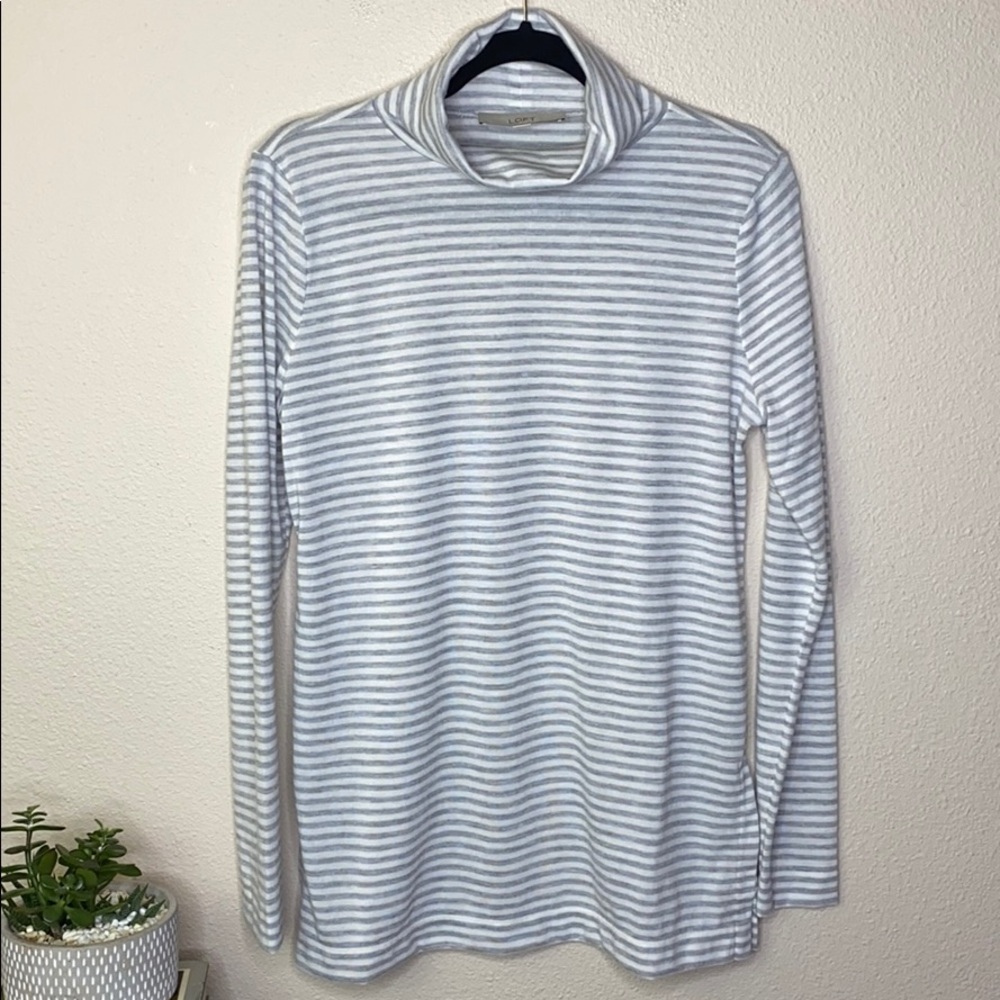 Loft Gray and White Turtleneck Women's Size Small
